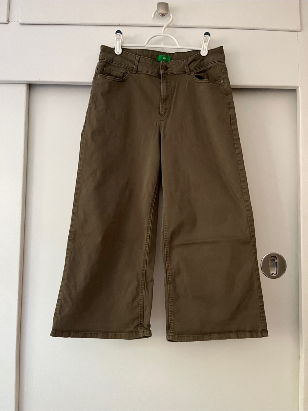 Women’s dip denim Wide-Leg Cotton Pants in Olive Green. Ankle fit.